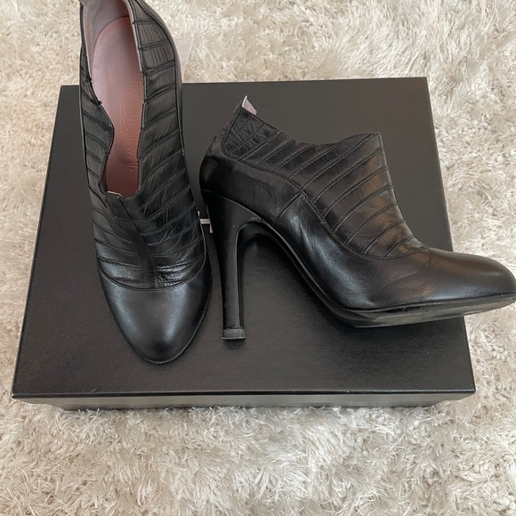 Chanel 2006 Paris-New York black booties 36.5 - Picture 3 of 7